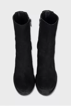Suede boots with heels