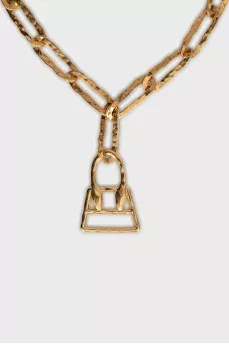 Gold necklace with pendant