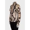 Fitted shirt in silk with animal print