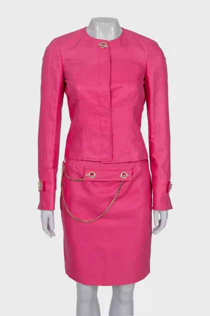 Suit with jacket and skirt decorated with chain