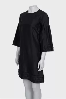 Straight cut dress decorated with frills
