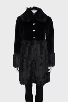 Fitted fur coat with buttons