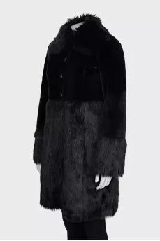 Fitted fur coat with buttons