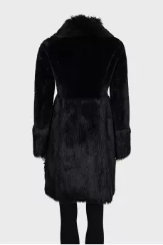 Fitted fur coat with buttons