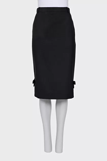 Black skirt with bows