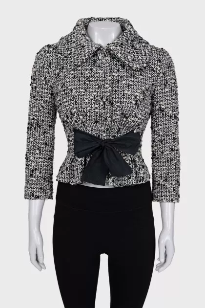 Short coat with buttons