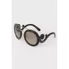 Sunglasses with curly arches