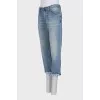 Cropped jeans with distressed buttons