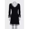 Fitted dress decorated with lace