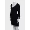 Fitted dress decorated with lace