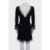 Fitted dress decorated with lace