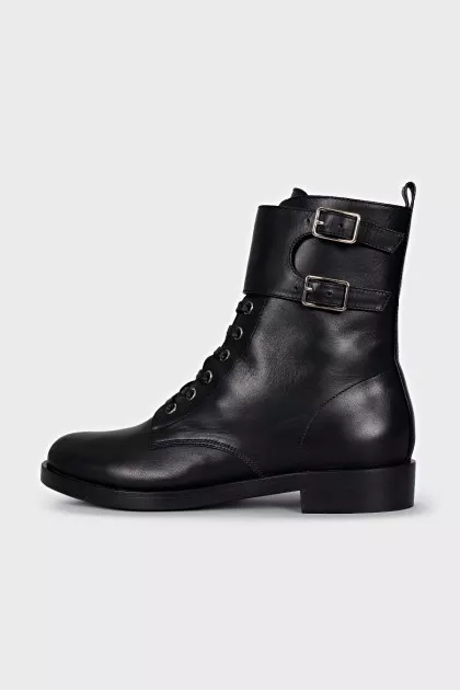Leather boots with a wide strap