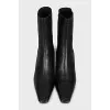 Leather ankle boots without fastening