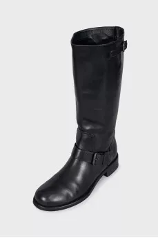 Leather boots with buckles