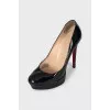 Black patent leather heeled shoes
