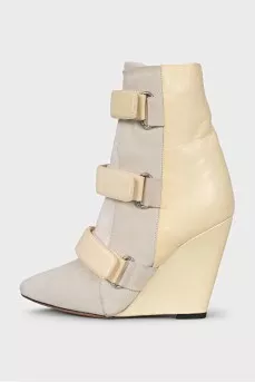 Ankle boots with pony skin and velcro