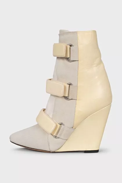 Ankle boots with pony skin and velcro