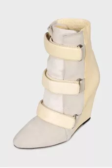 Ankle boots with pony skin and velcro