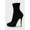 Suede ankle boots with zip