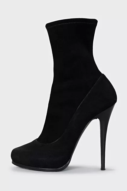 Suede ankle boots with zip