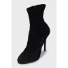 Suede ankle boots with zip
