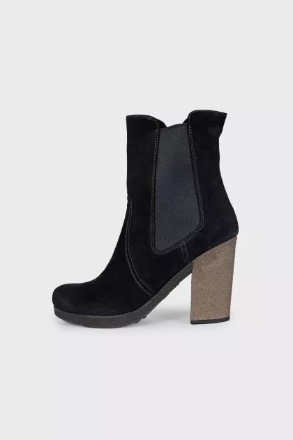 Black ankle boots with zip