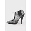 Pointed heels dark silver