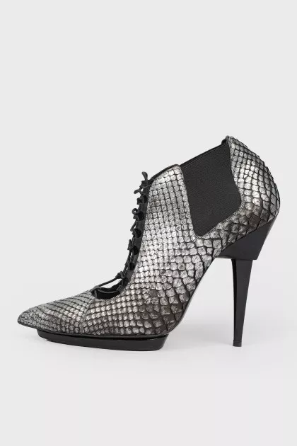 Pointed heels dark silver