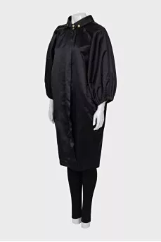 Loose-fitting coat with puffy sleeves