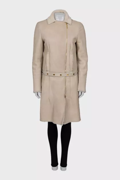 Sheepskin coat with zippers on the sleeves