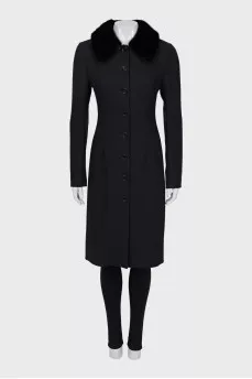 Fitted coat with fur collar