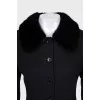 Fitted coat with fur collar