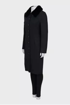 Fitted coat with fur collar