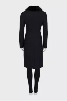 Fitted coat with fur collar