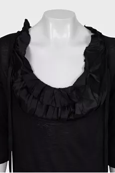 Black blouse with pleats on the collar