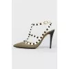 Sharp nose sandals