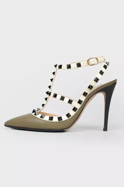 Sharp nose sandals