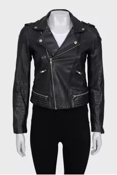 Leather jacket with a fitted cut and a zipper