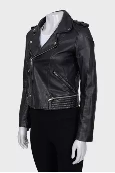Leather jacket with a fitted cut and a zipper