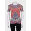 Straight T-shirt with a bright print