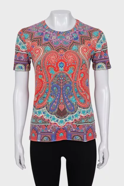 Straight T-shirt with a bright print