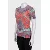 Straight T-shirt with a bright print