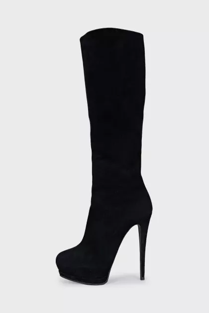 Black suede boots with a zipper