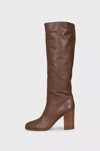 Insulated brown boots