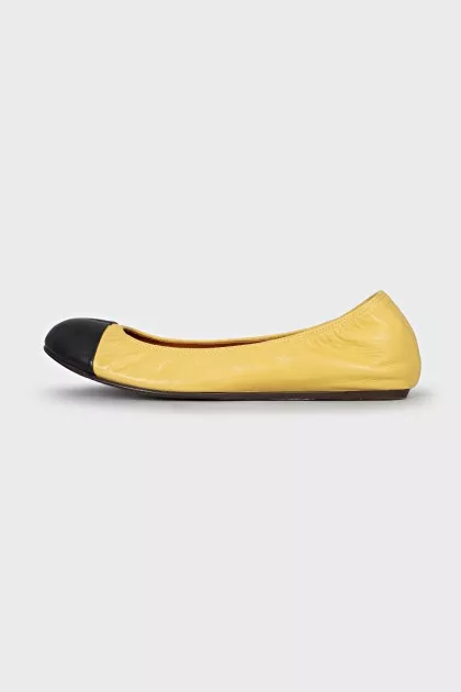 Leather ballet flats with contrasting toes