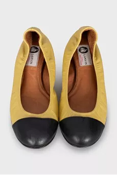 Leather ballet flats with contrasting toes