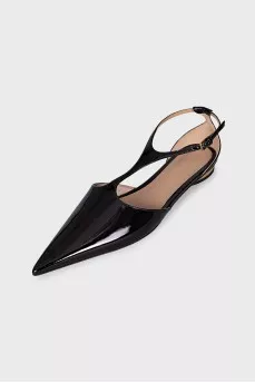 Patent leather pointed toe shoes