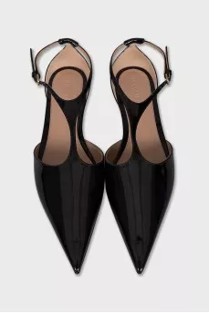 Patent leather pointed toe shoes