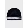 Blue hat with a tag