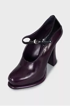 Leather shoes with a figured heel